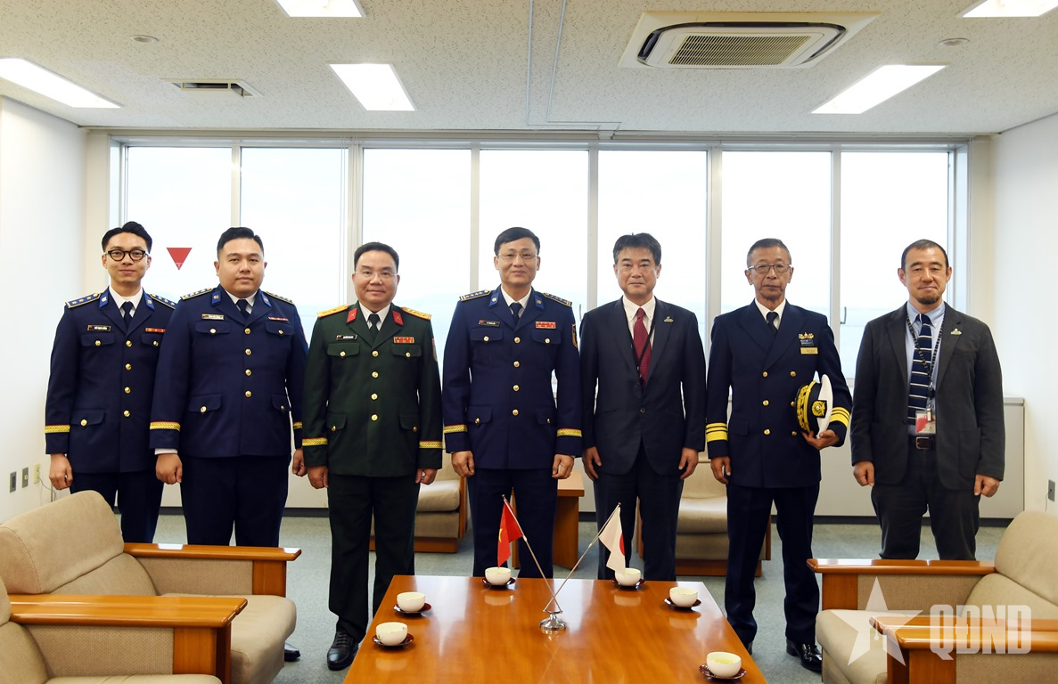 Cảnh sát biển Việt Nam chào xã giao chính quyền địa phương và Vùng 7, Lực lượng bảo vệ bờ biển Nhật Bản